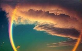 芬兰出现全红彩虹