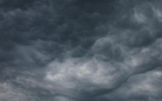 乌云阴沉白日昏代表什么生肖