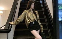 2025年9月26日 土金相生日穿搭：砂金色配卡其色显贵气