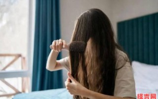 梦见梳自己的头发