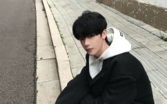 2025年11月25日 金木相生日穿搭：米白配墨绿显低调奢华