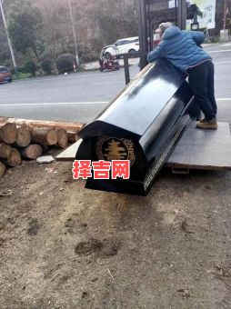 梦见棺材的寓意解析:预兆吉凶与心理暗示-第1张图片 梦见棺材的寓意解析:预兆吉凶与心理暗示-第1张图片