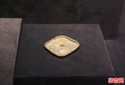 捧得八锭金元归是什么生肖？捧得八锭元宝归打一肖-第1张图片