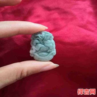 翡翠一点红是什么生肖？中间一点红是什么动物-第1张图片
