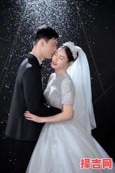 2025年4月下旬婚纱照吉日查询 4月中旬拍摄是否寒冷-第1张图片 2025年4月下旬婚纱照吉日查询 4月中旬拍摄是否寒冷-第1张图片