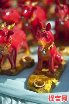 议论纷纷猜一生肖 喧闹集市寻正解-第1张图片