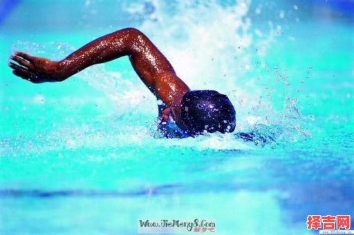 做梦游泳 男子梦见游泳-第1张图片