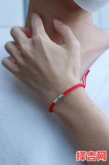 2025蛇年本命年送礼指南与佩戴禁忌-第1张图片