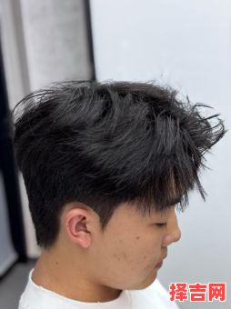 2025男士理发剪 男士发型2025男头-第1张图片 2025男士理发剪 男士发型2025男头-第1张图片