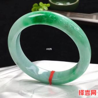 玉镯沾水可开光自购玉镯能否开光-第1张图片