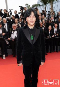 权星珠宝首饰集团董事长长子-第1张图片