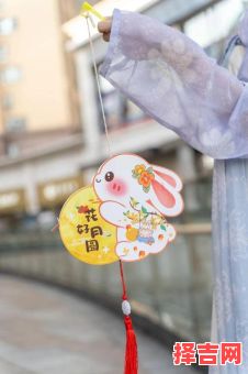 玉兔出宫对应何生肖 玉兔出眼前猜一最准生肖-第1张图片