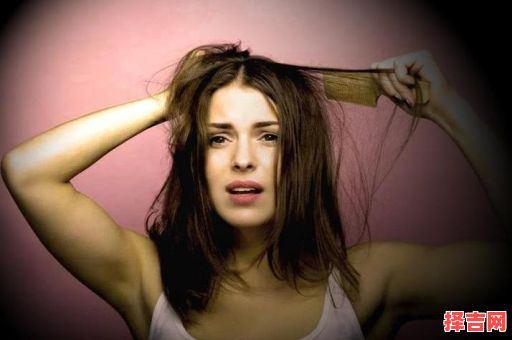 女子梦见脱发-第1张图片