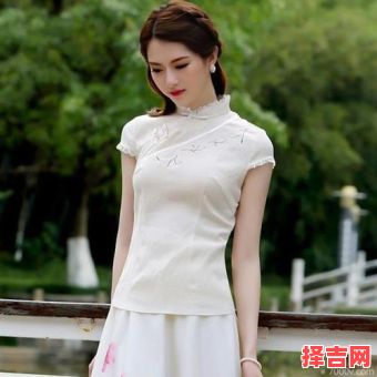 社交能力极强的三生肖女-第1张图片