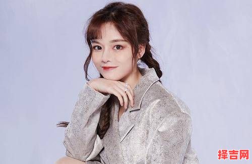 黄晓云名字的意思解析 黄晓云名字的寓意阐述-第1张图片 黄晓云名字的意思解析 黄晓云名字的寓意阐述-第1张图片