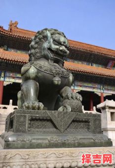 2025年石狮子安放 院落柱顶的石狮子-第1张图片